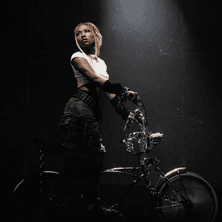 EBONY NO CIRCO VOADOR